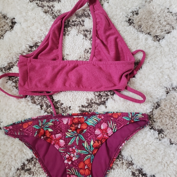 Swimsuit - Picture 3 of 4